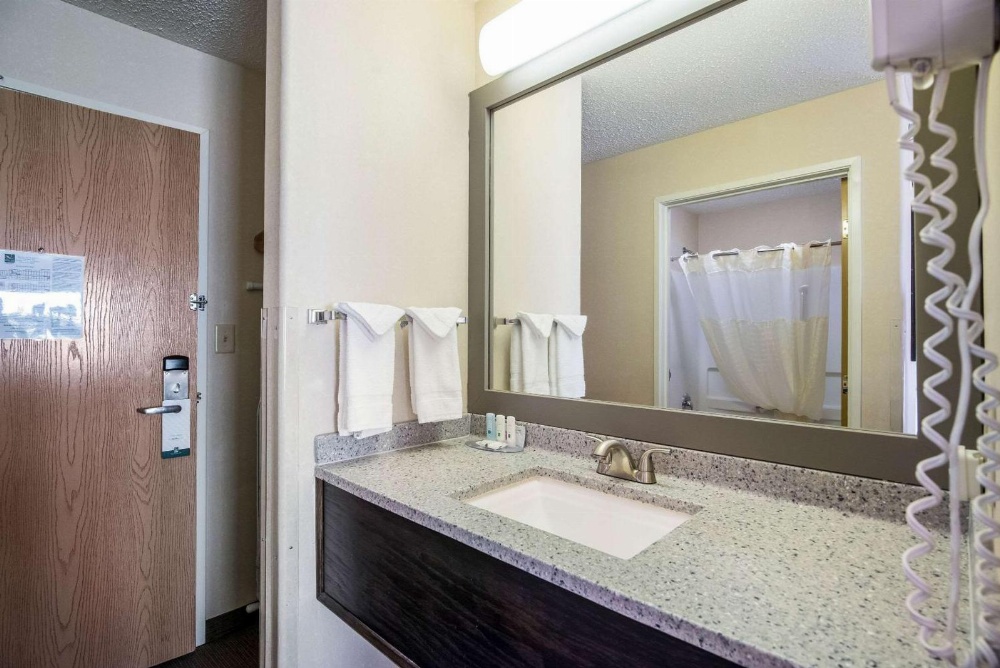 Room image 4