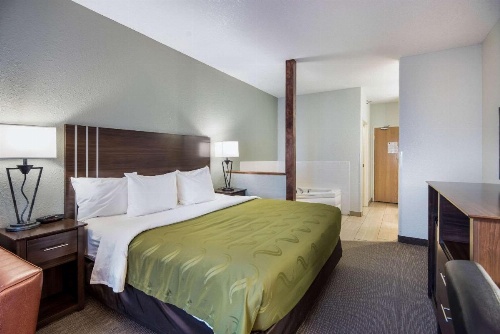 Quality Inn & Suites West image 19