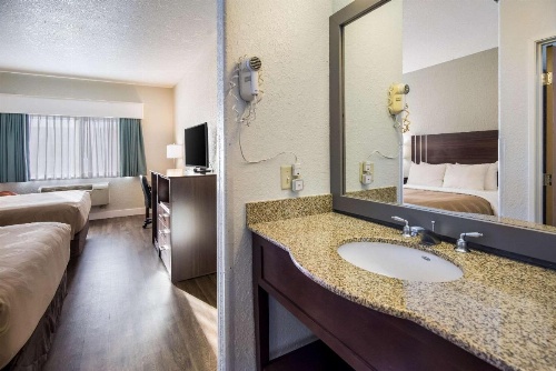 Quality Inn & Suites West image 24