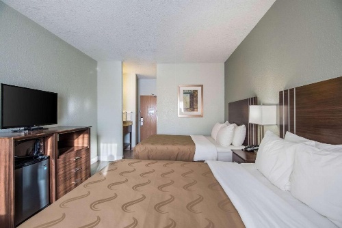 Quality Inn & Suites West image 28